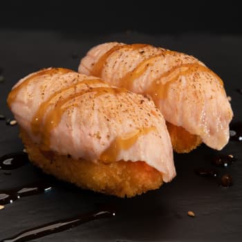 Crunchy Nigiri Lachs Tataki Crunchy Nigiri Lachs Tataki
