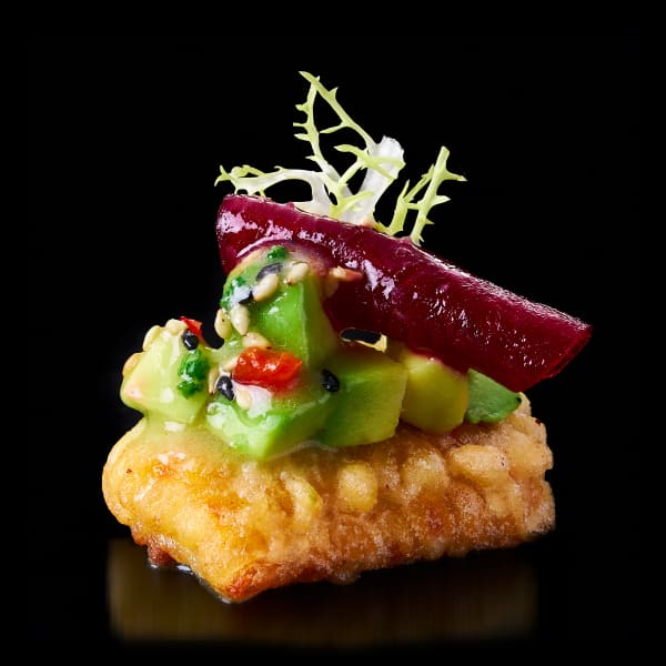 CRISPY MAIS MIT AVOCADO TATAR CRISPY MAIS MIT AVOCADO TATAR