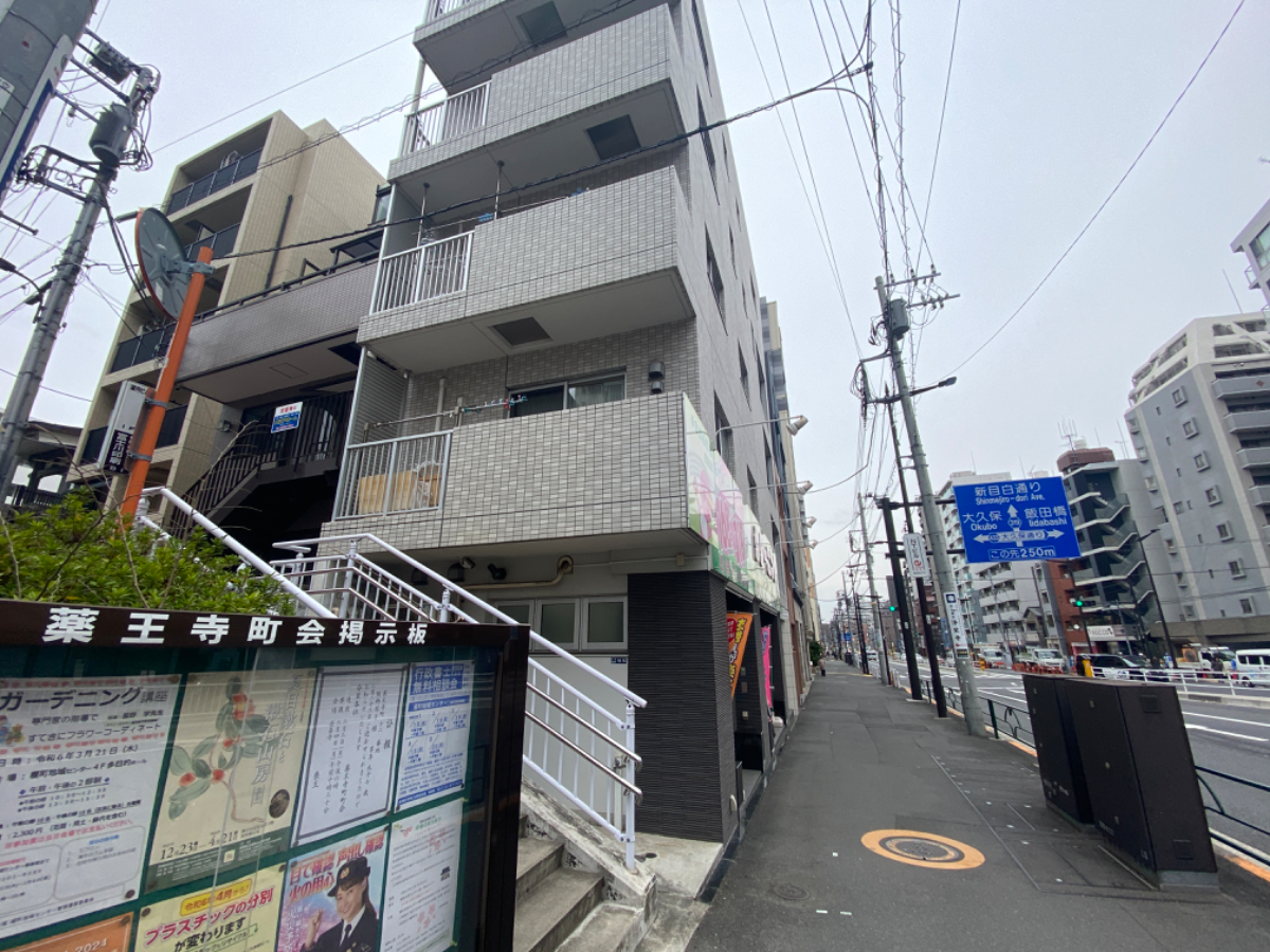 v20240717174128/fresh/building/J00100367327_8