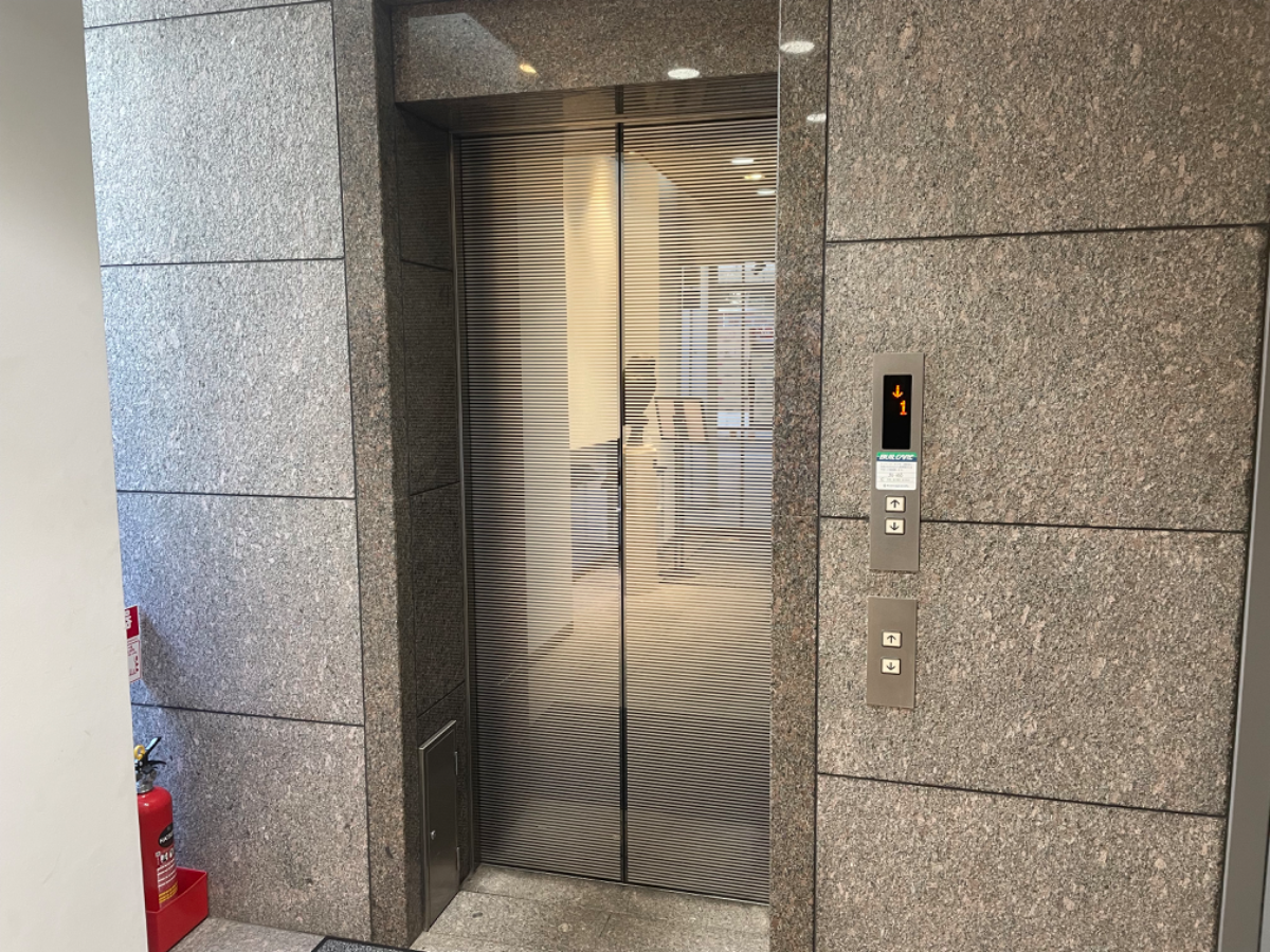 v20241007174102/fresh/building/J00100370301_4
