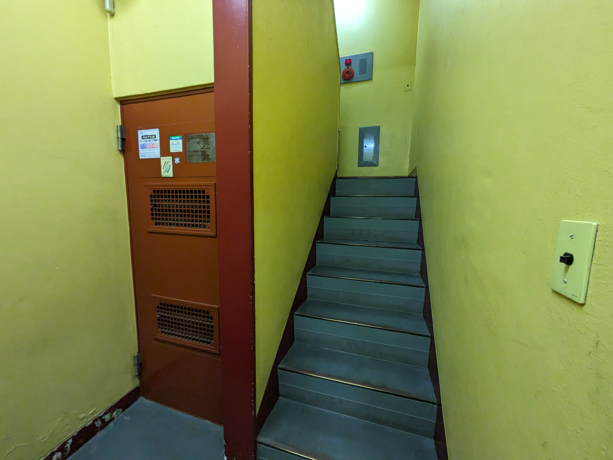 v20241021174107/fresh/building/J00100356582_17
