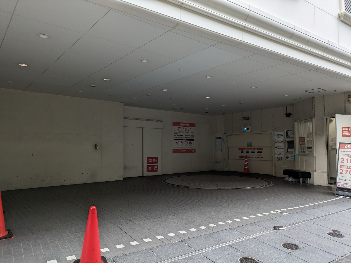 v20241120174114/fresh/building/J00100367366_16