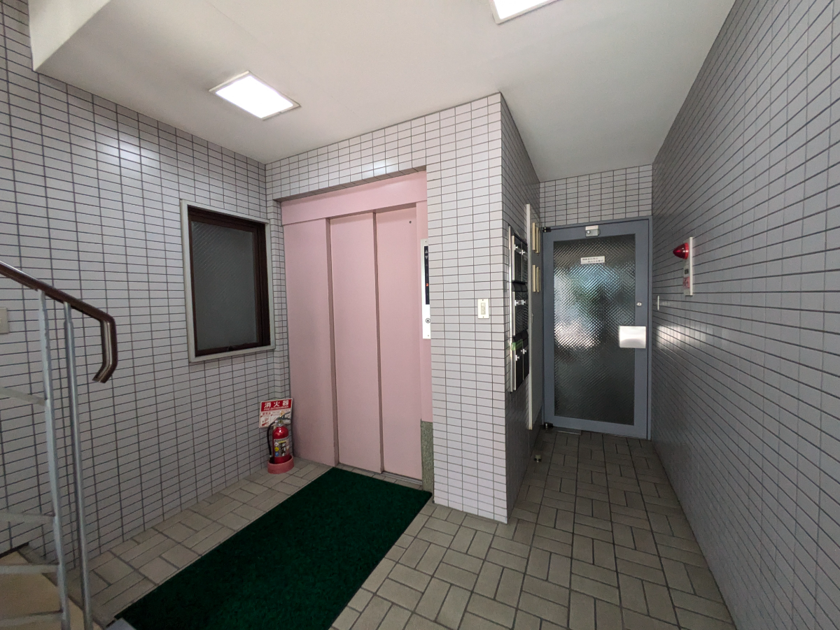 v20241120174114/fresh/building/J00100370404_4