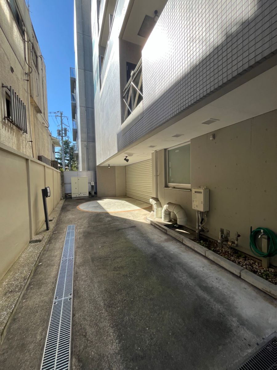 v20241126174057/fresh/building/J00100357063_13