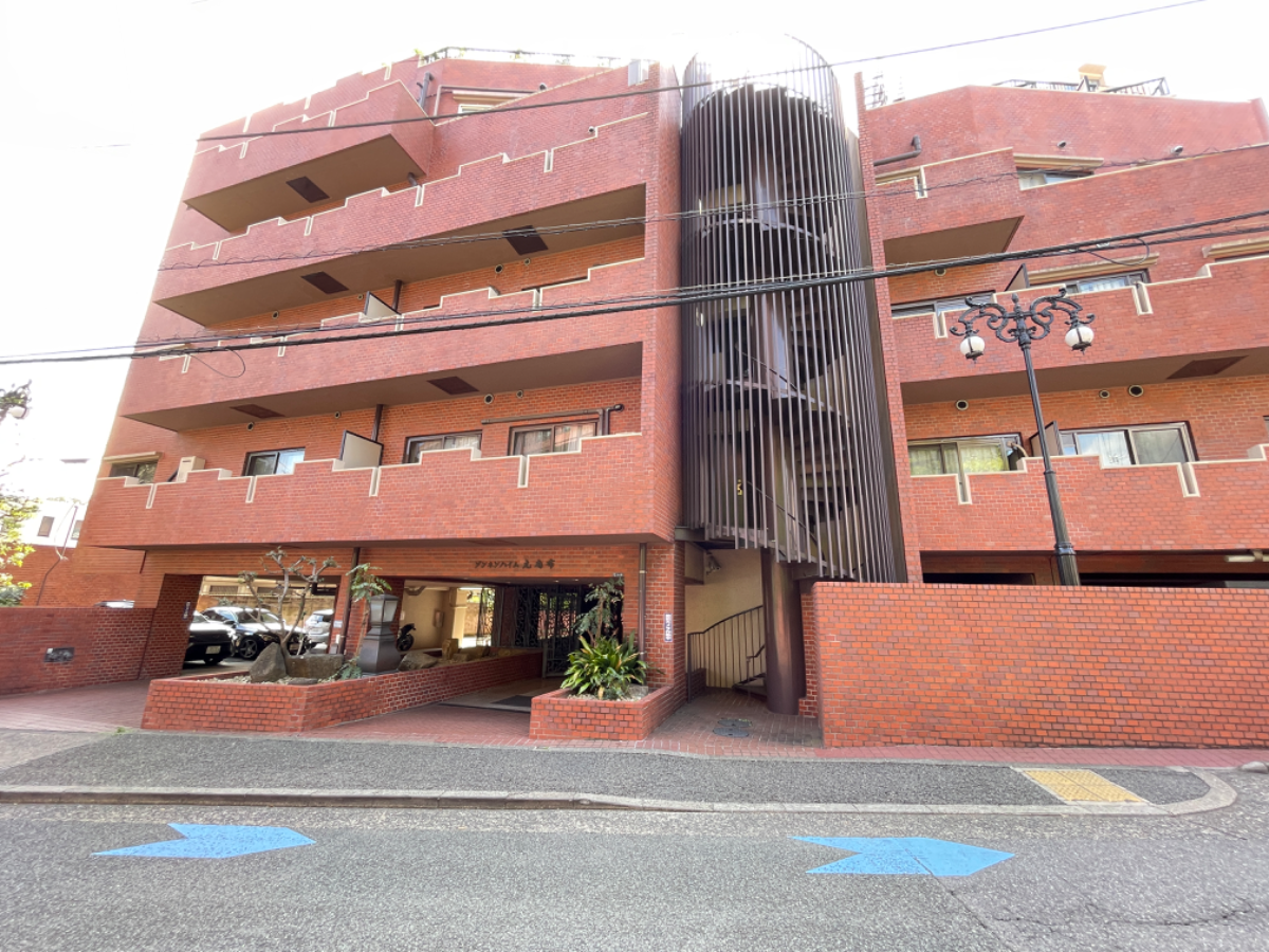 v20241220174108/fresh/building/J00100357023_10