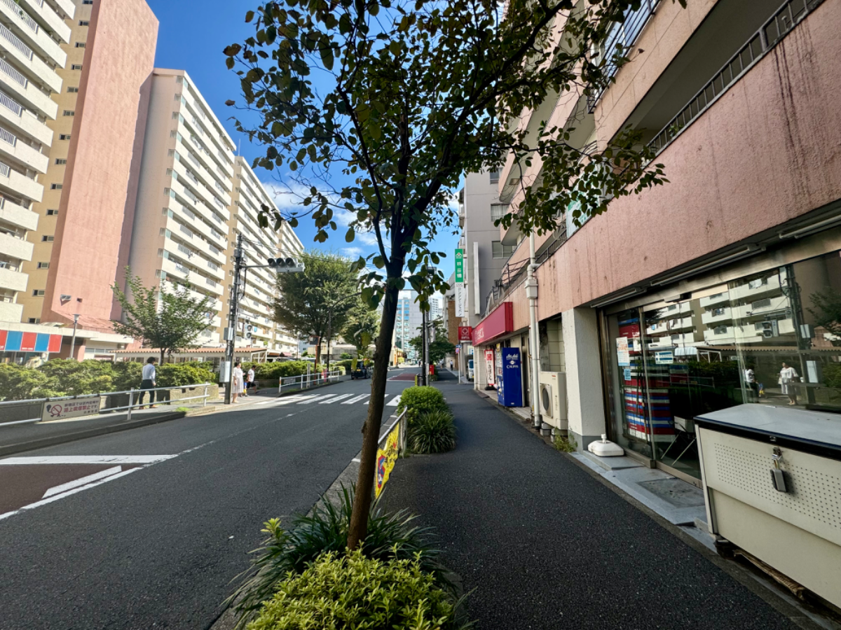 v20241221174033/fresh/building/J00100356983_17