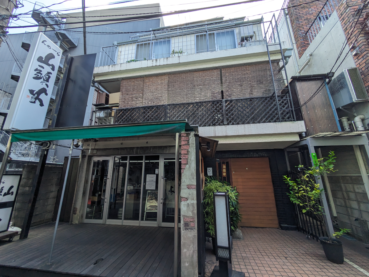 v20241221174033/fresh/building/J00100366317_1
