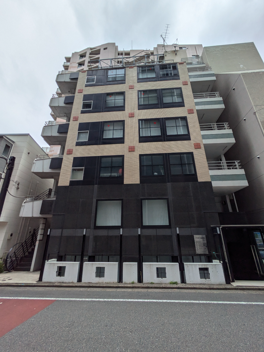 v20250303174104/fresh/building/J00100359615_10