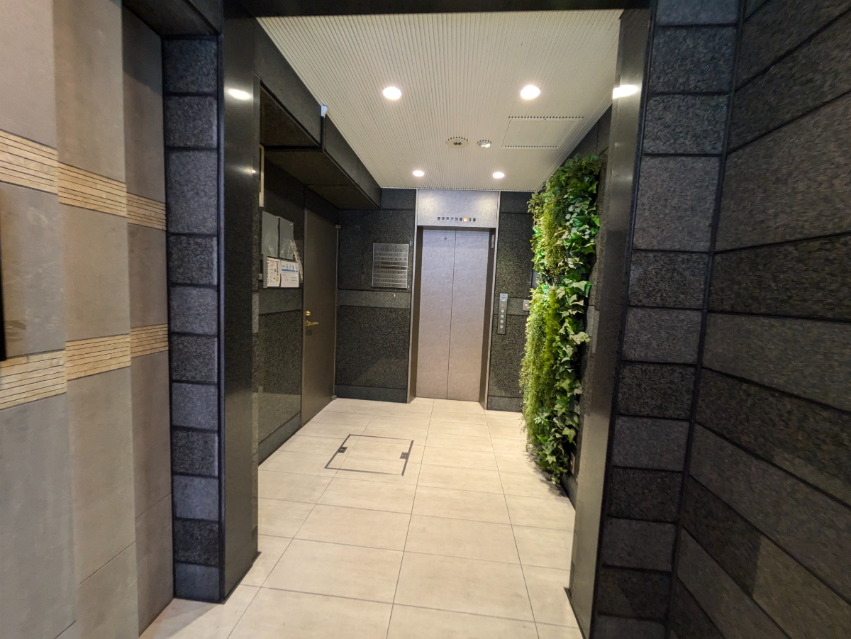 v20250303174104/fresh/building/J00100359615_4