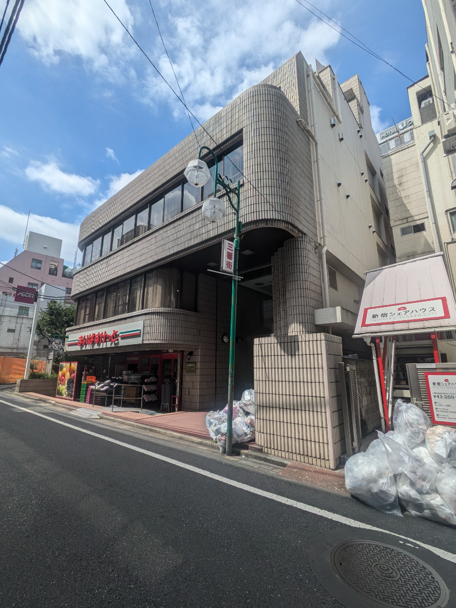 v20250427003014/fresh/building/J00100390696_1