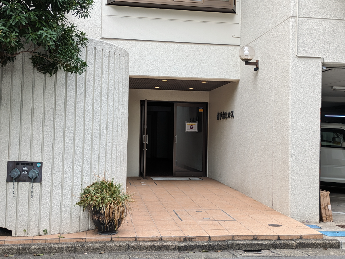 v20250427003015/fresh/building/J00100389498_16