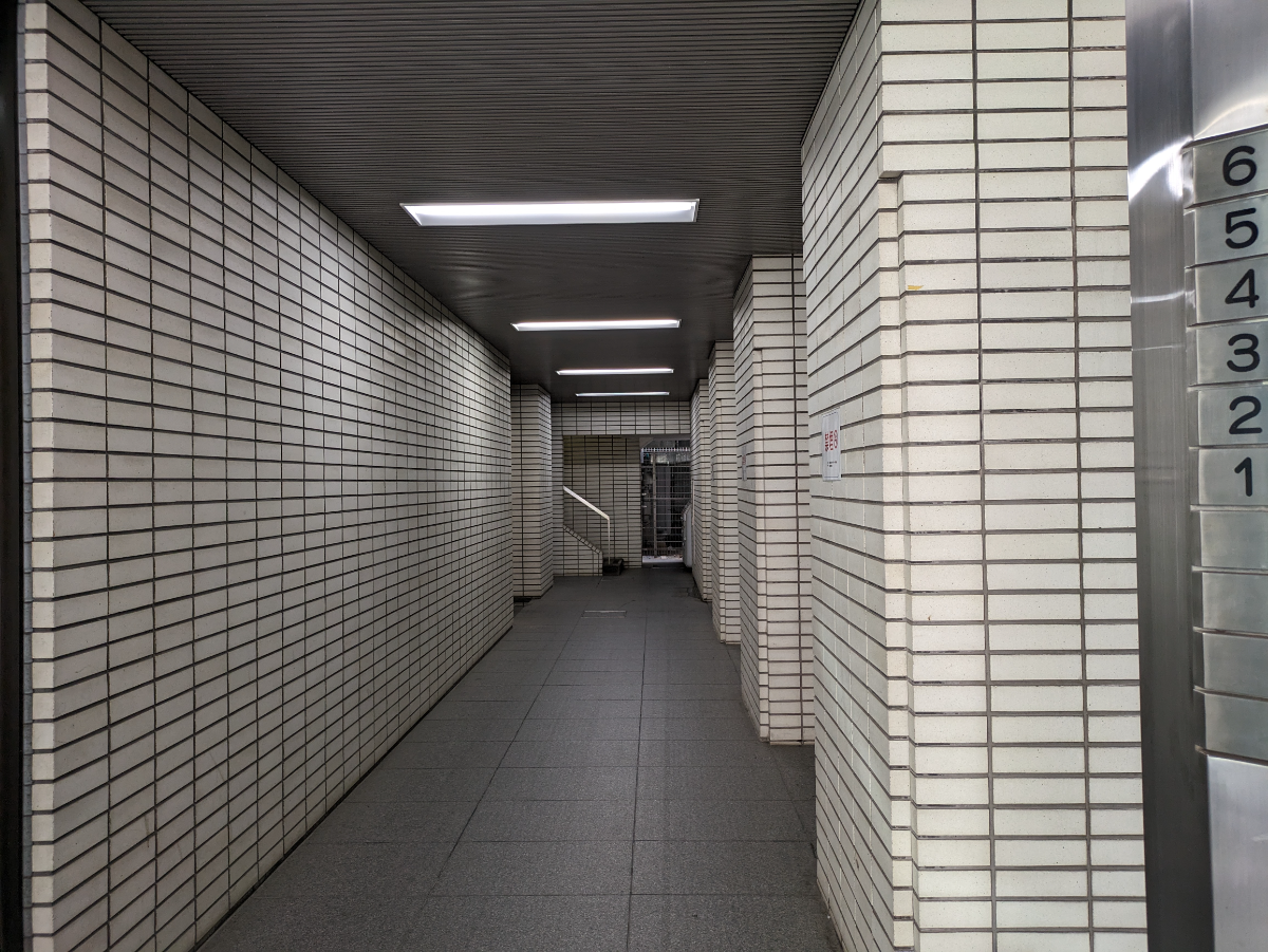 v20250427003015/fresh/building/J00100392106_8