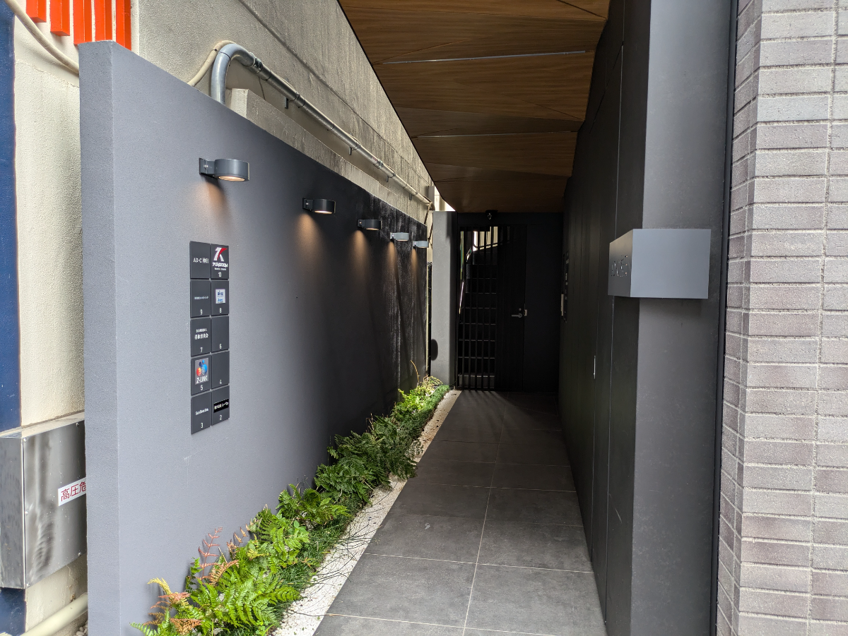 v20250427011159/fresh/building/J00100512798_3