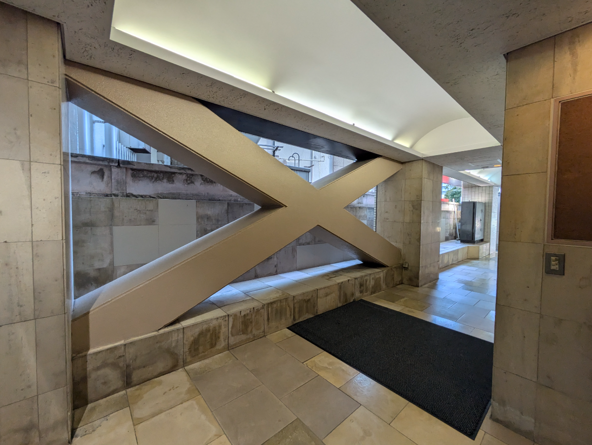 v20250609150705/fresh/building/J00100384306_17