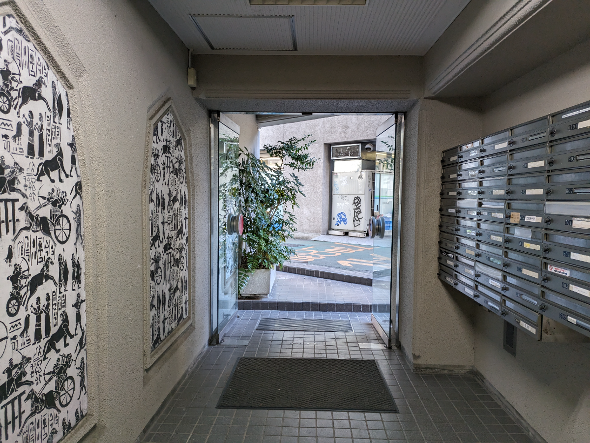v20250611150815/fresh/building/J00100438975_12