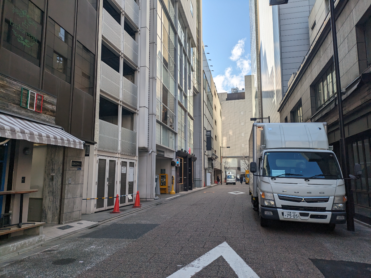 v20250618150706/fresh/building/J00100403373_17