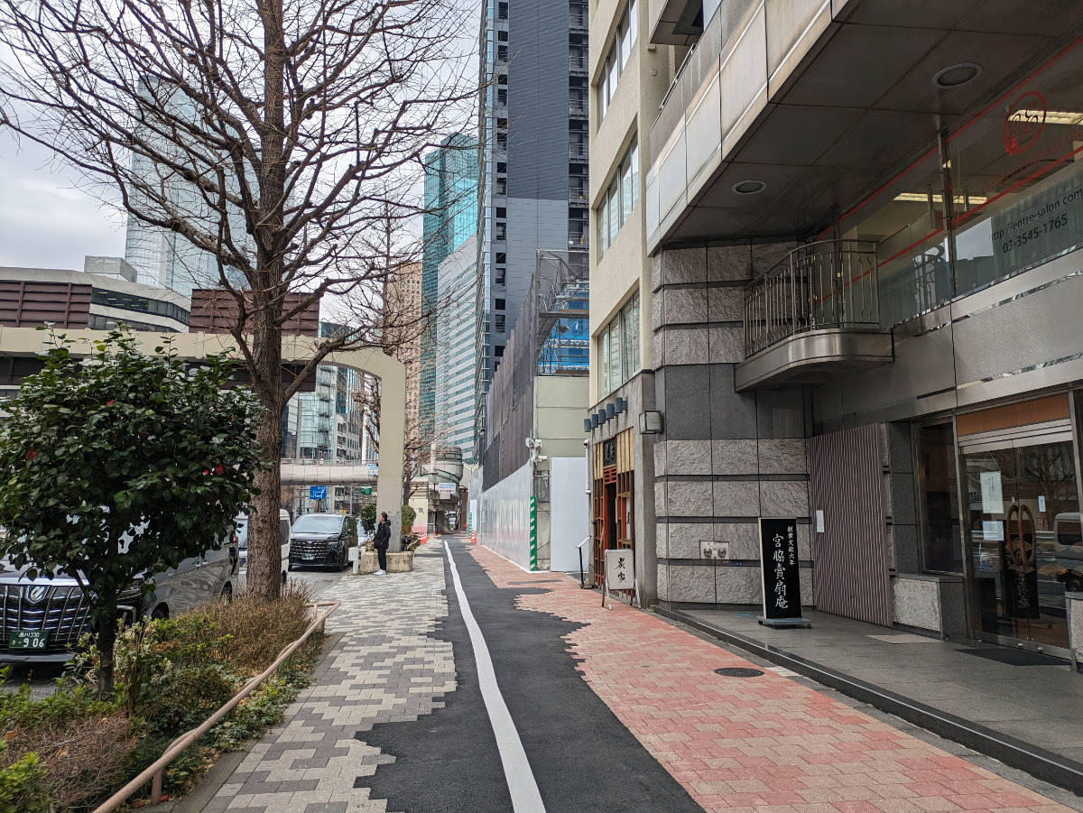 v20250904150706/fresh/building/J00100380404_2