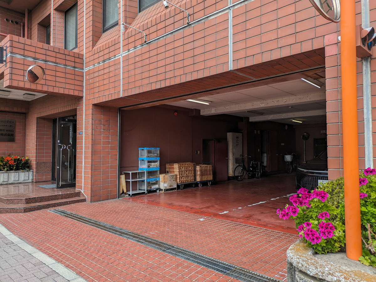 v20250913150703/fresh/building/J00100375792_9