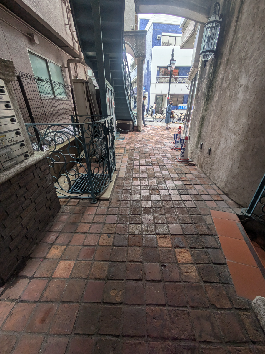 v20250913150703/fresh/building/J00100405863_11