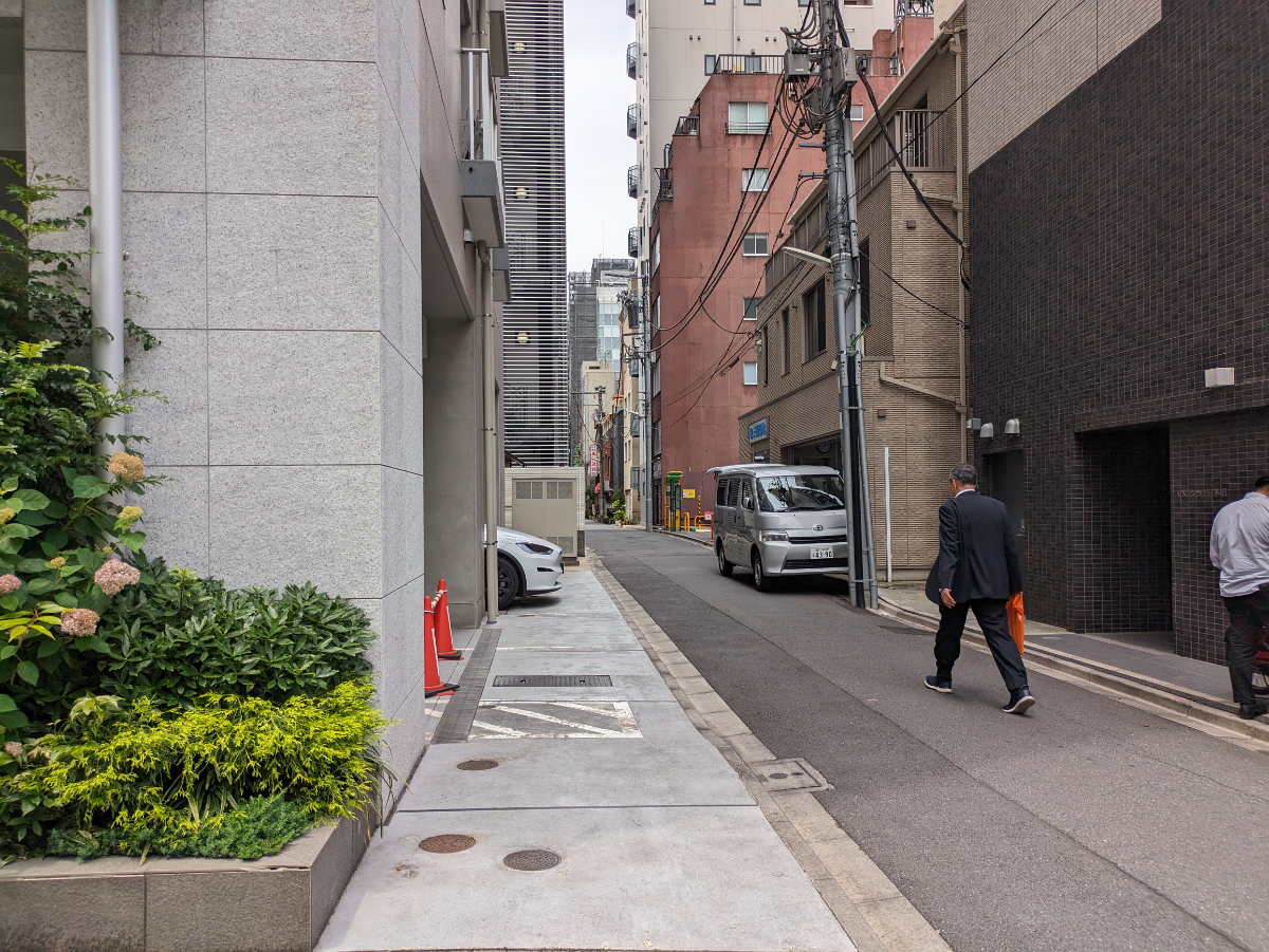 v20250922150703/fresh/building/J00100468018_15