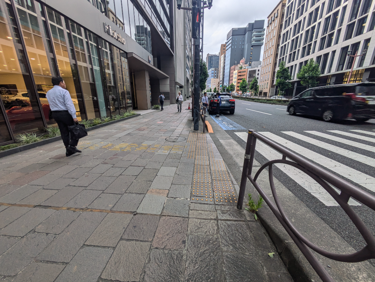 v20251001150706/fresh/building/J00100390222_12