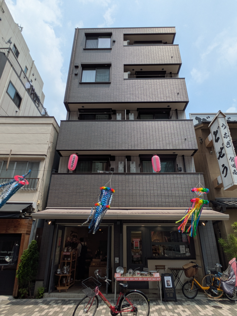 v20251001150706/fresh/building/J00100432318_1