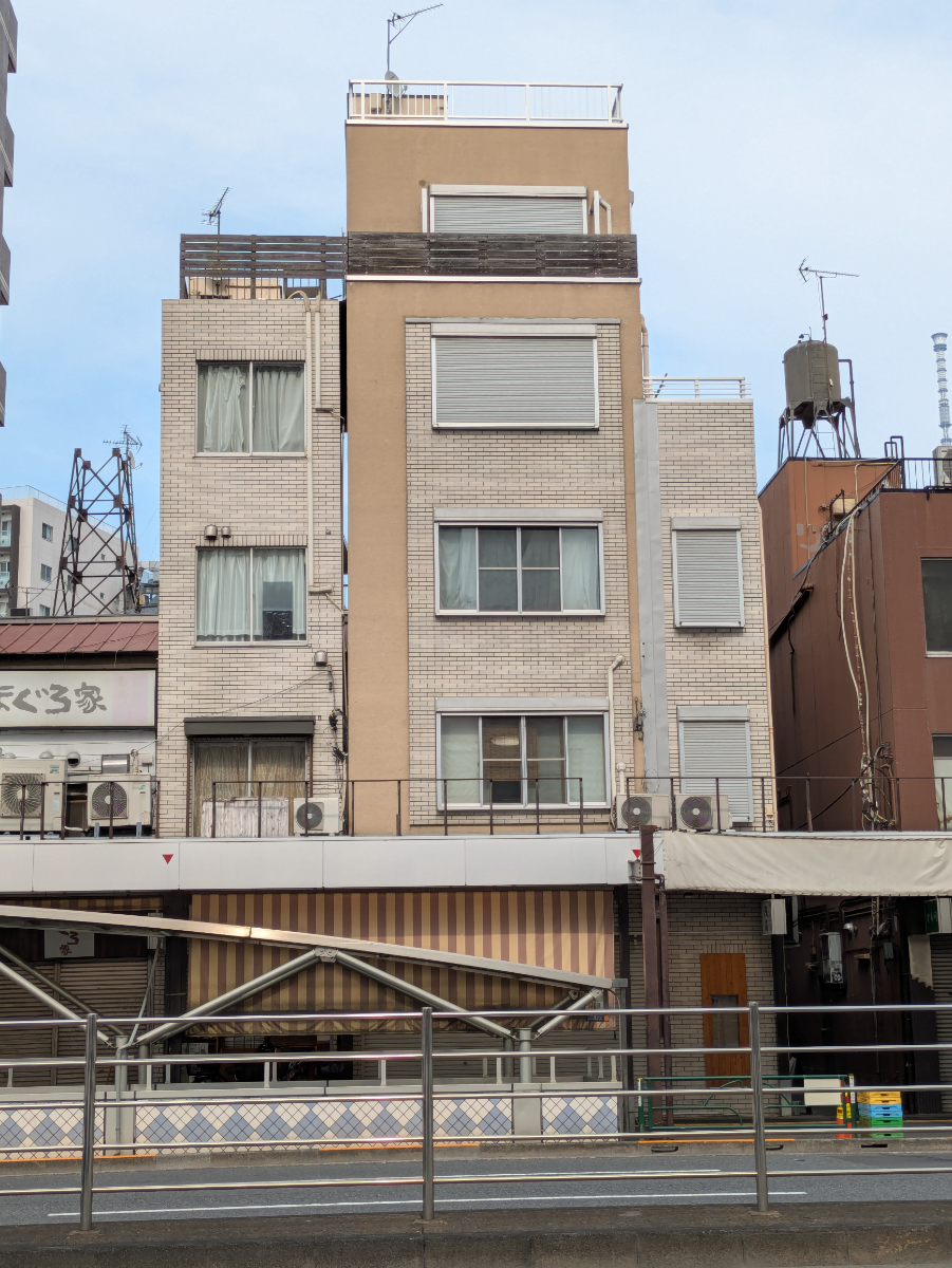v20251003033705/fresh/building/J00100364336_1