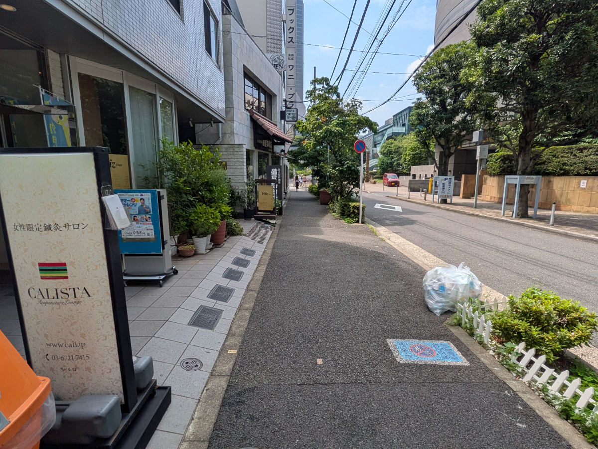 v20251003033705/fresh/building/J00100365894_2