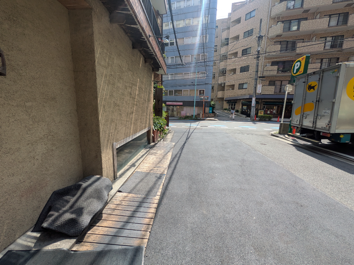 v20251003033705/fresh/building/J00100377672_16