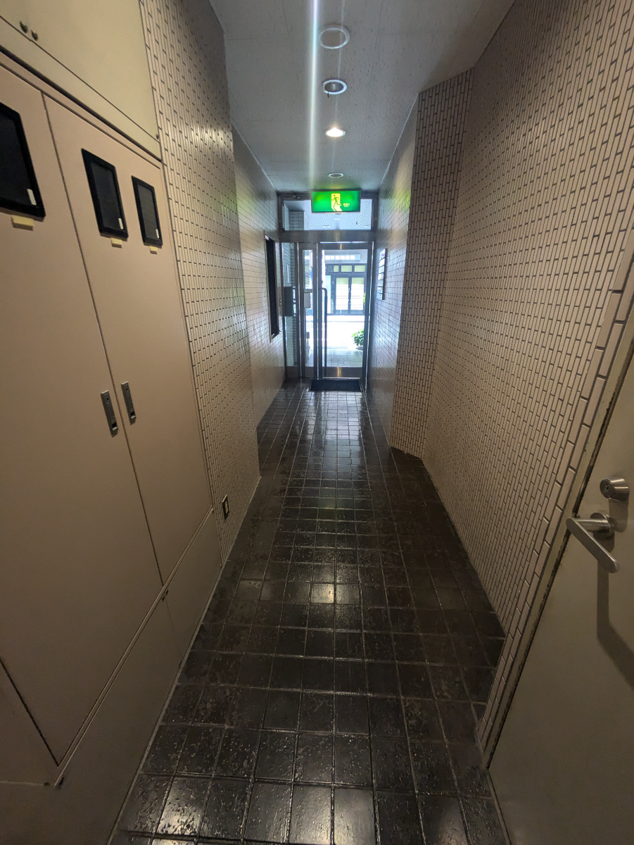 v20251003033705/fresh/building/J00100379253_9