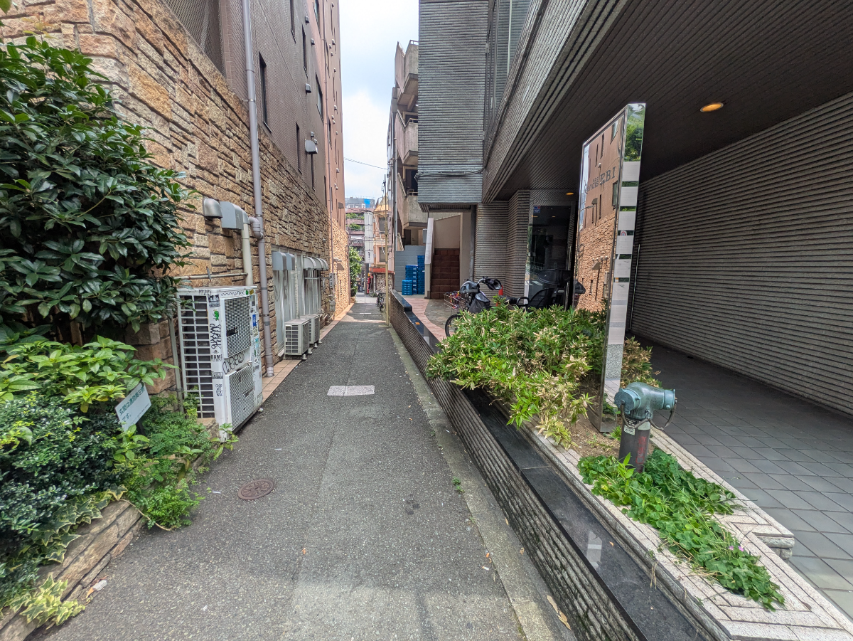 v20251003033705/fresh/building/J00100391833_15