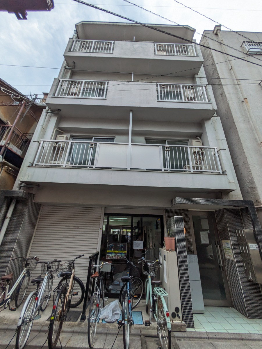 v20251003033705/fresh/building/J00100393699_1