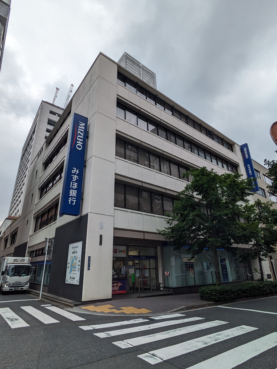 v20251003033705/fresh/building/J00100402851_1
