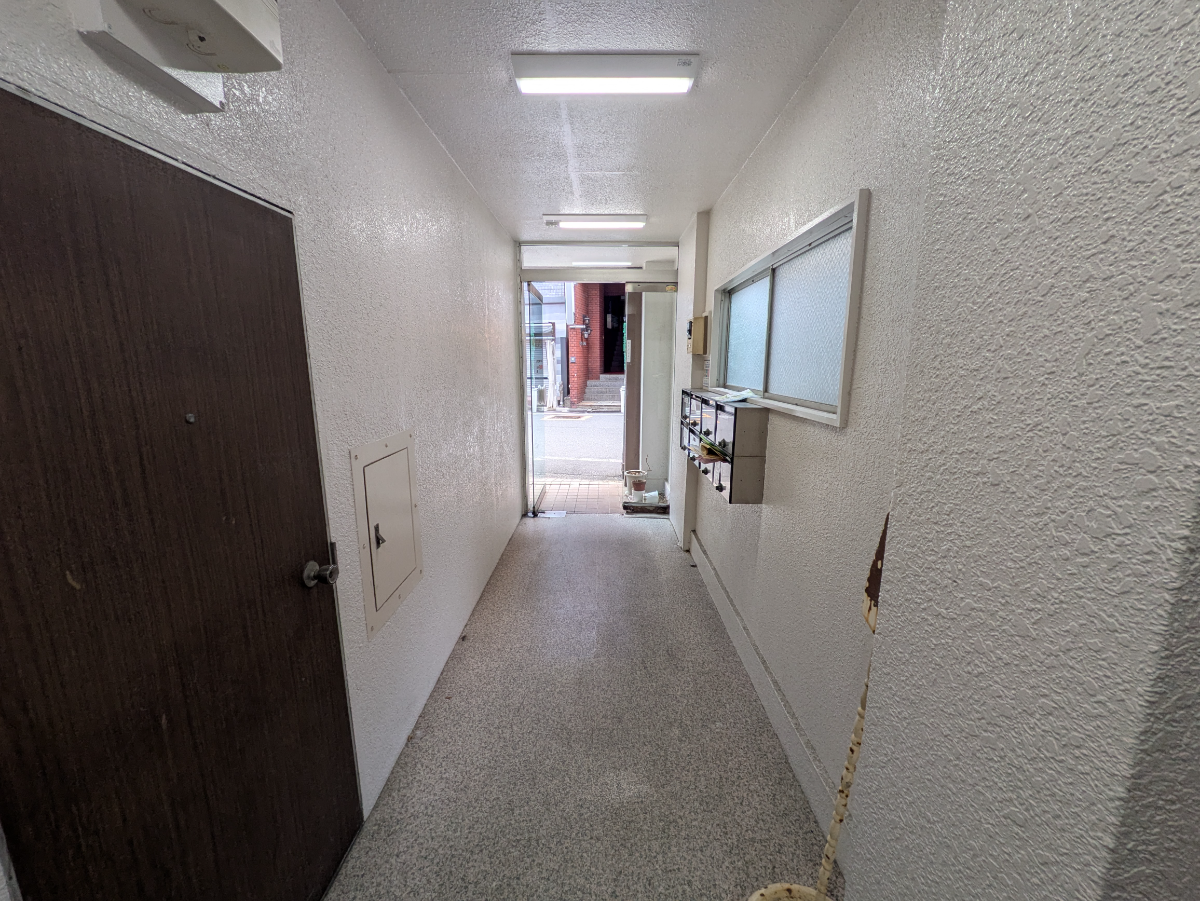 v20251003033705/fresh/building/J00100415054_9