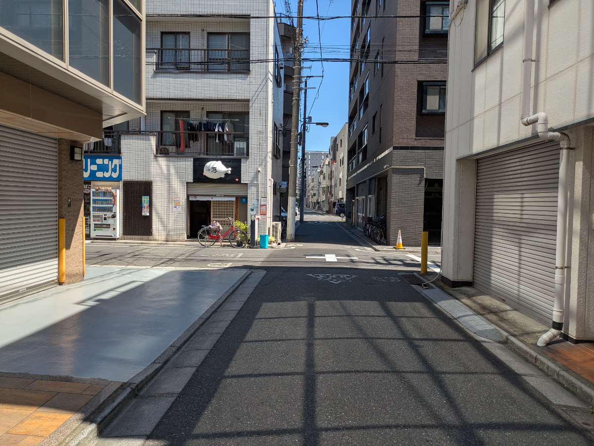 v20251003033705/fresh/building/J00100611695_2