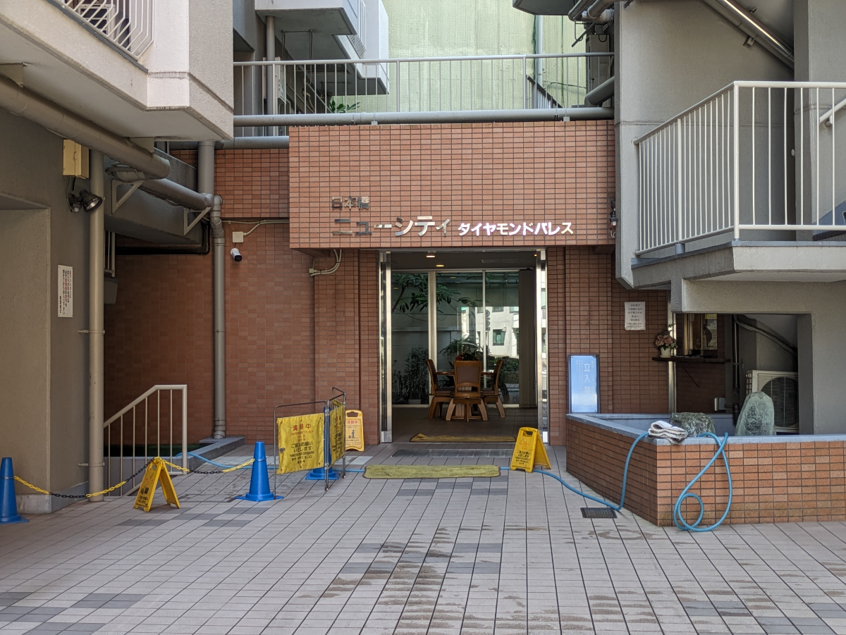 v20251003150706/fresh/building/J00100374240_3