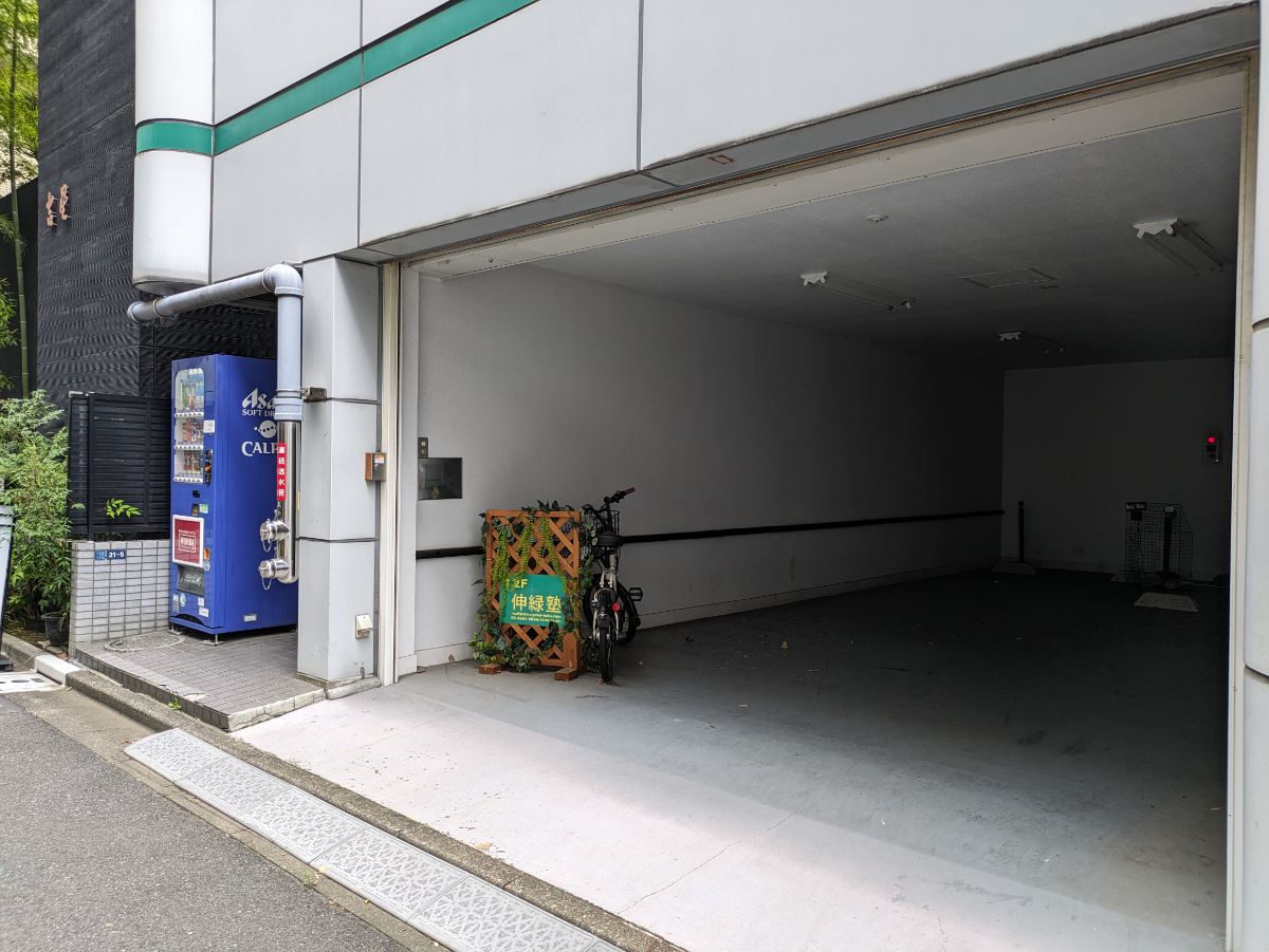 v20251006150705/fresh/building/J00100404213_7