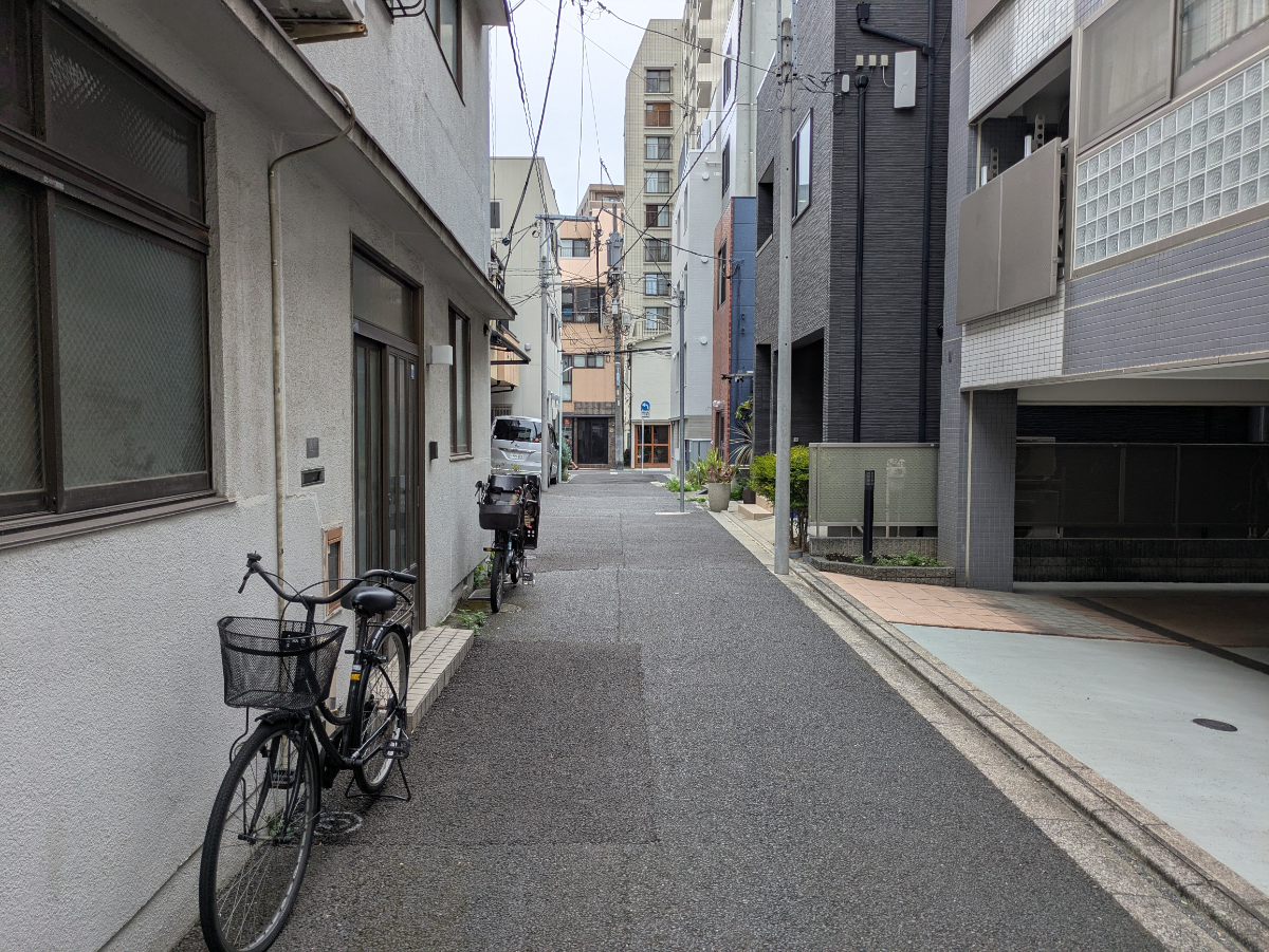 v20251006150705/fresh/building/J00100404751_2
