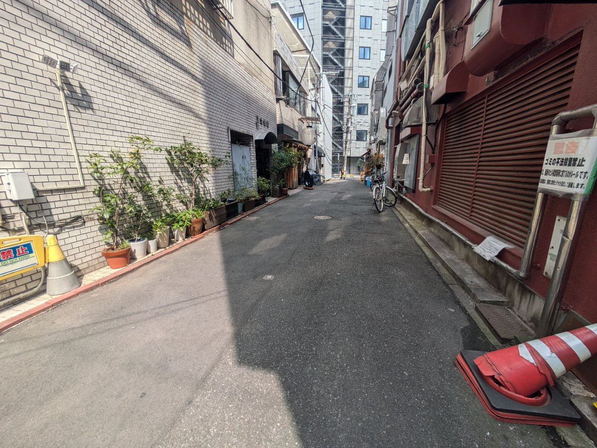 v20251007150704/fresh/building/J00100374023_11