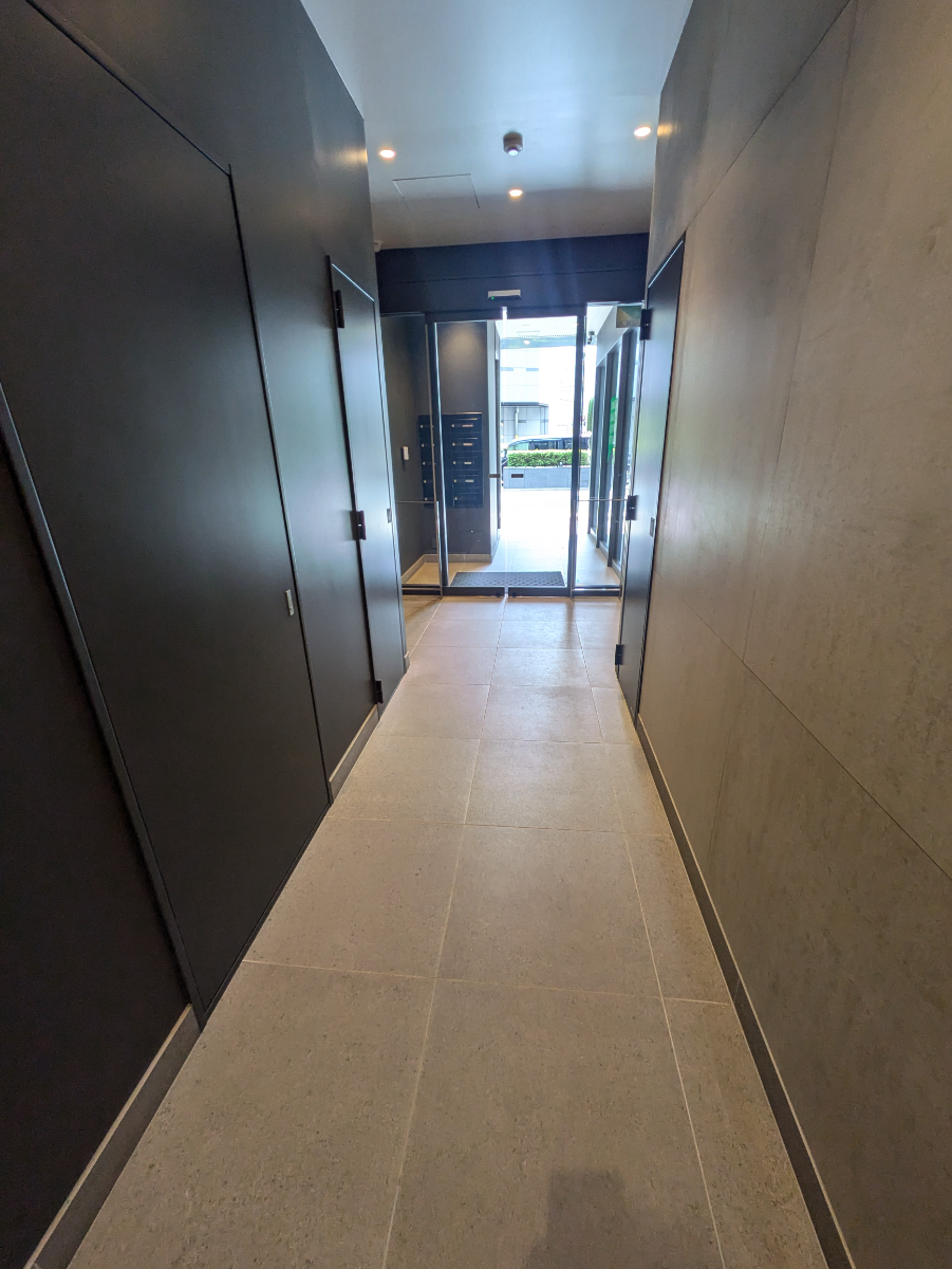 v20251007150704/fresh/building/J00100478123_8