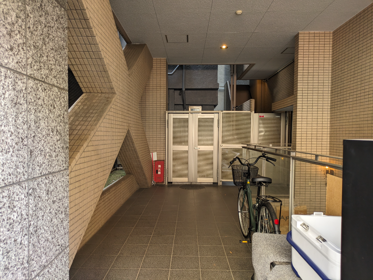 v20251007150704/fresh/building/J00100478742_15