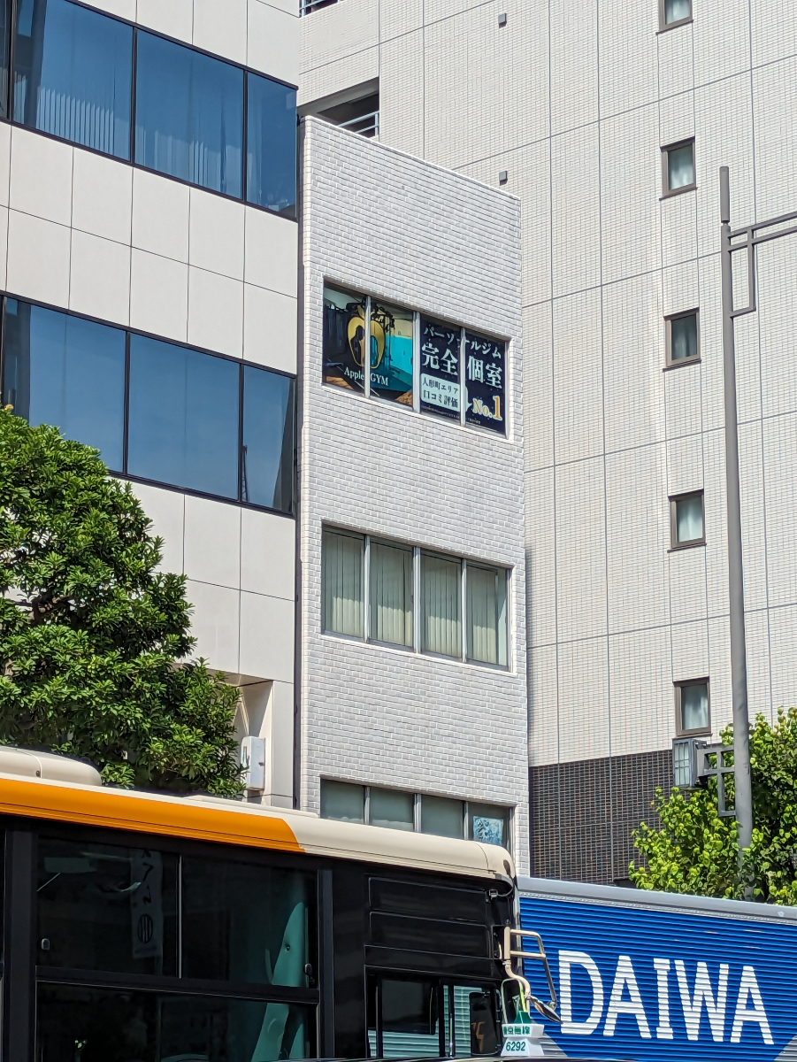 v20251007150704/fresh/building/J00100490313_5