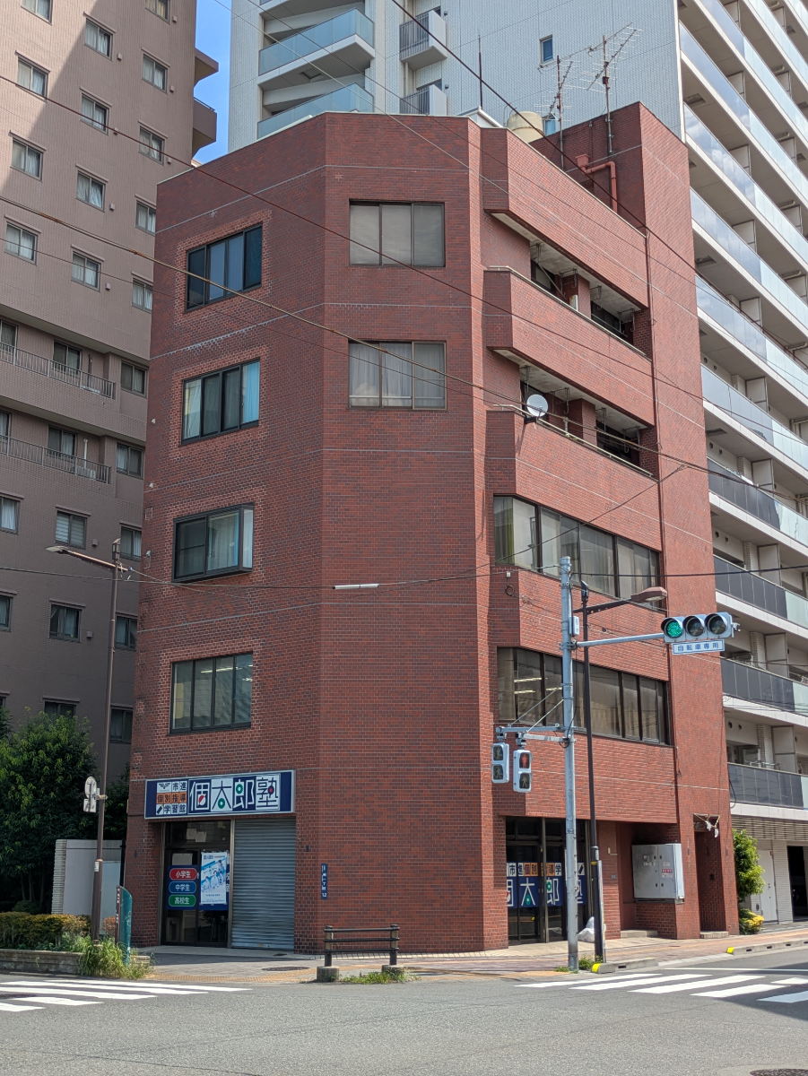 v20251007150704/fresh/building/J00100490728_1