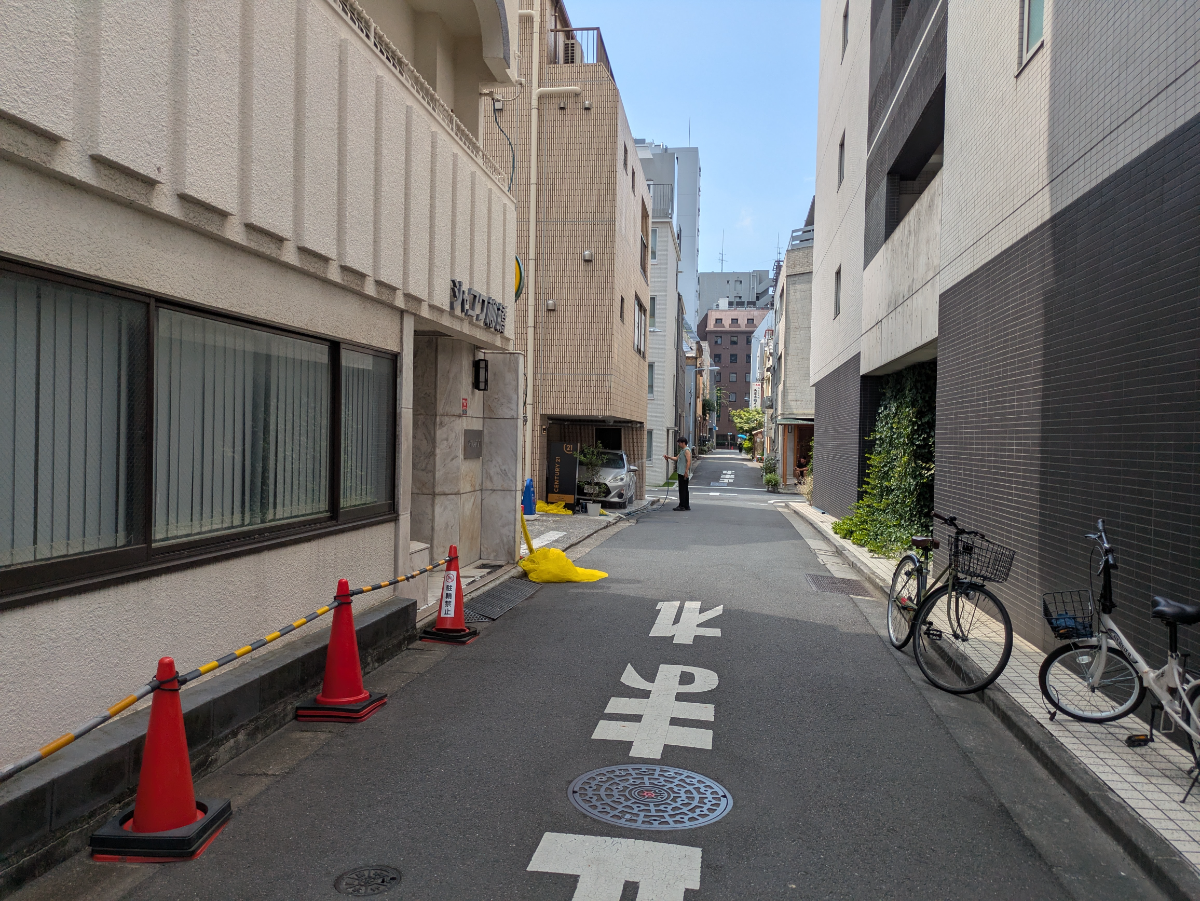 v20251008150721/fresh/building/J00100372011_13
