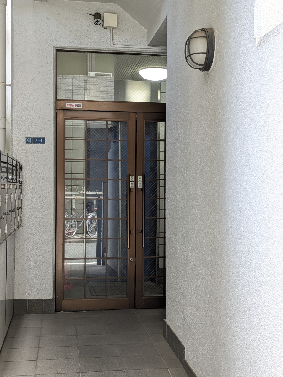 v20251008150721/fresh/building/J00100379204_14