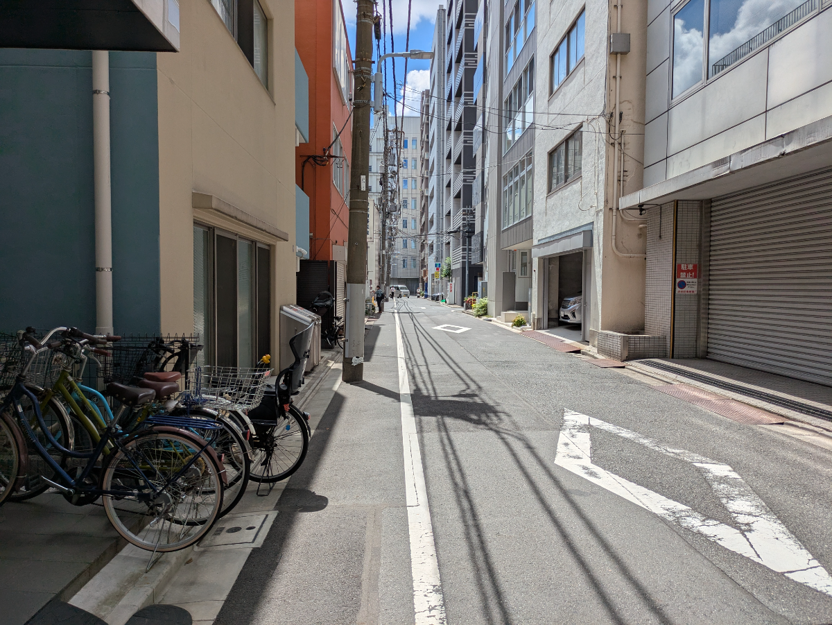 v20251008150721/fresh/building/J00100379204_16