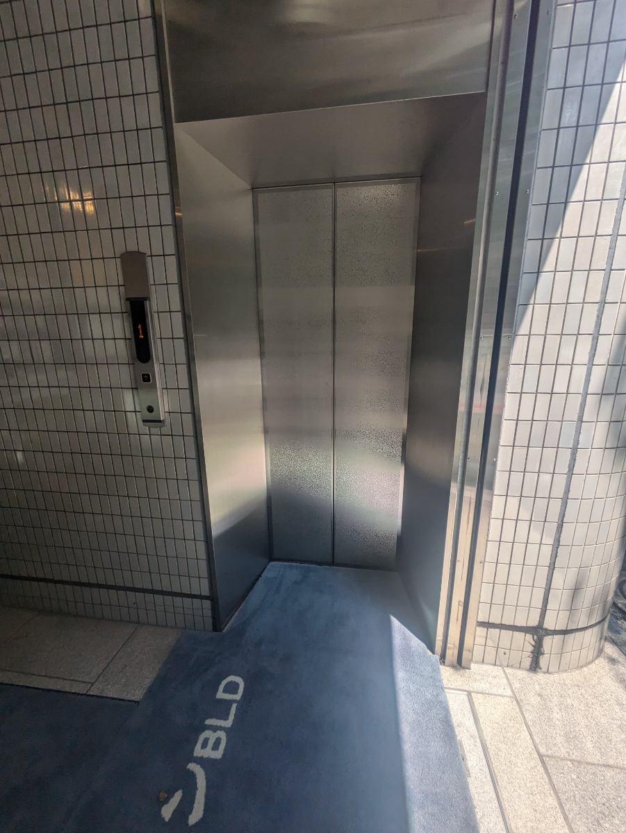 v20251008150721/fresh/building/J00100382438_4