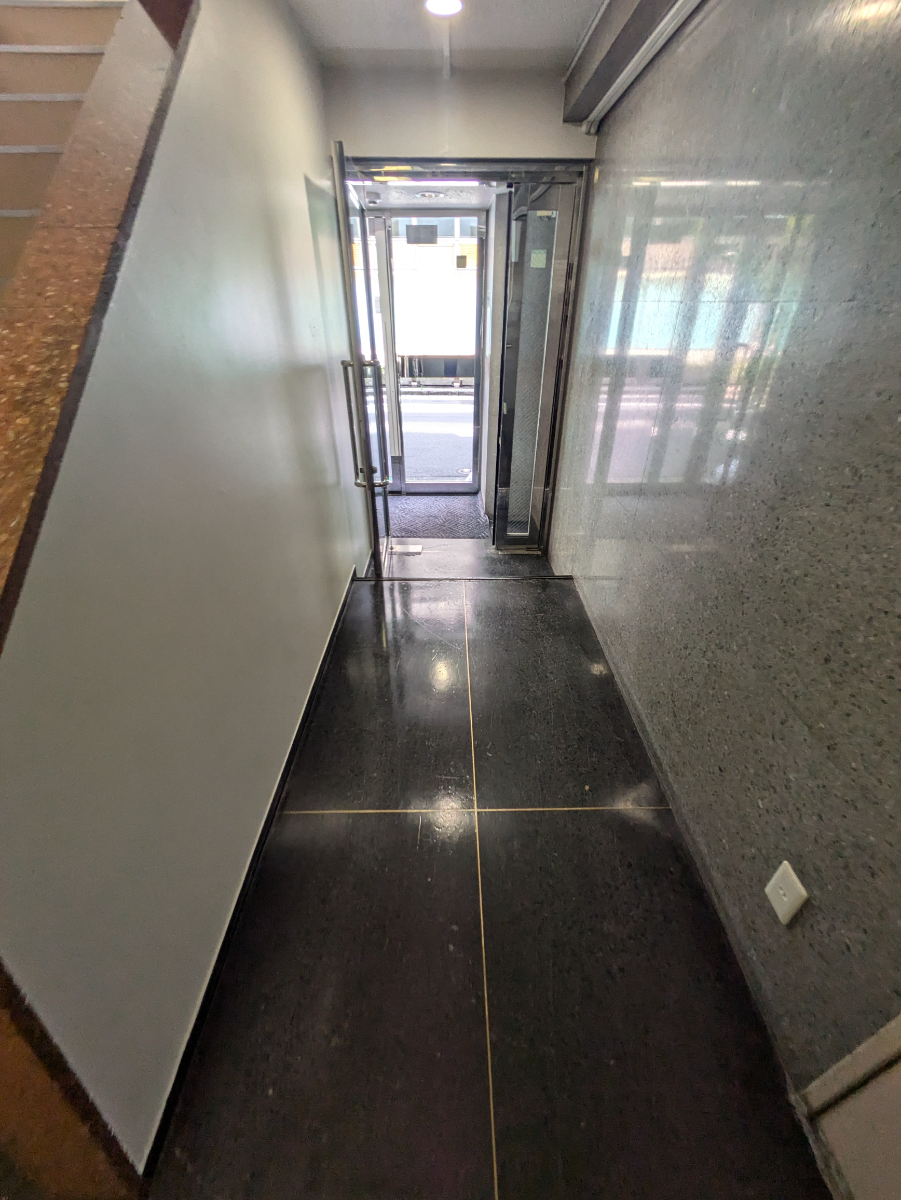 v20251008150721/fresh/building/J00100388208_10