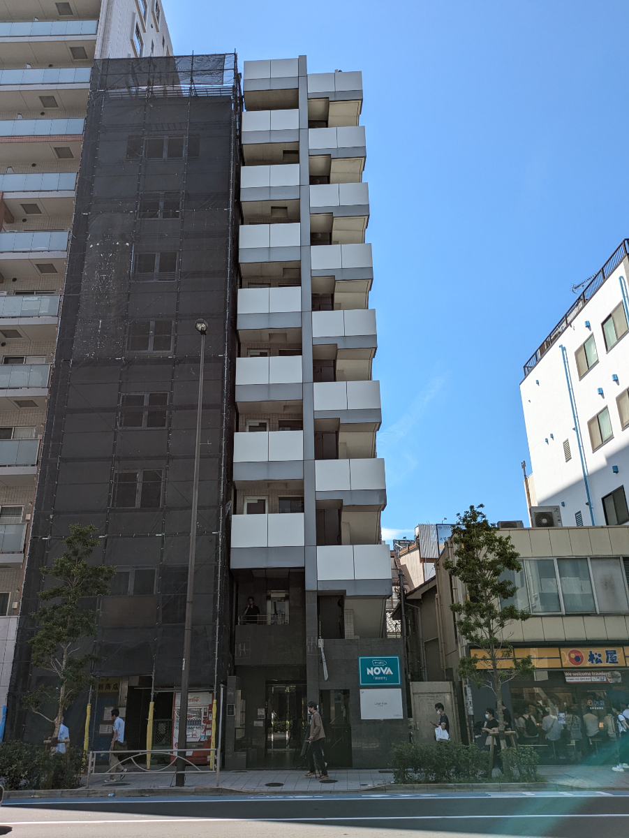 v20251008150721/fresh/building/J00100408848_10