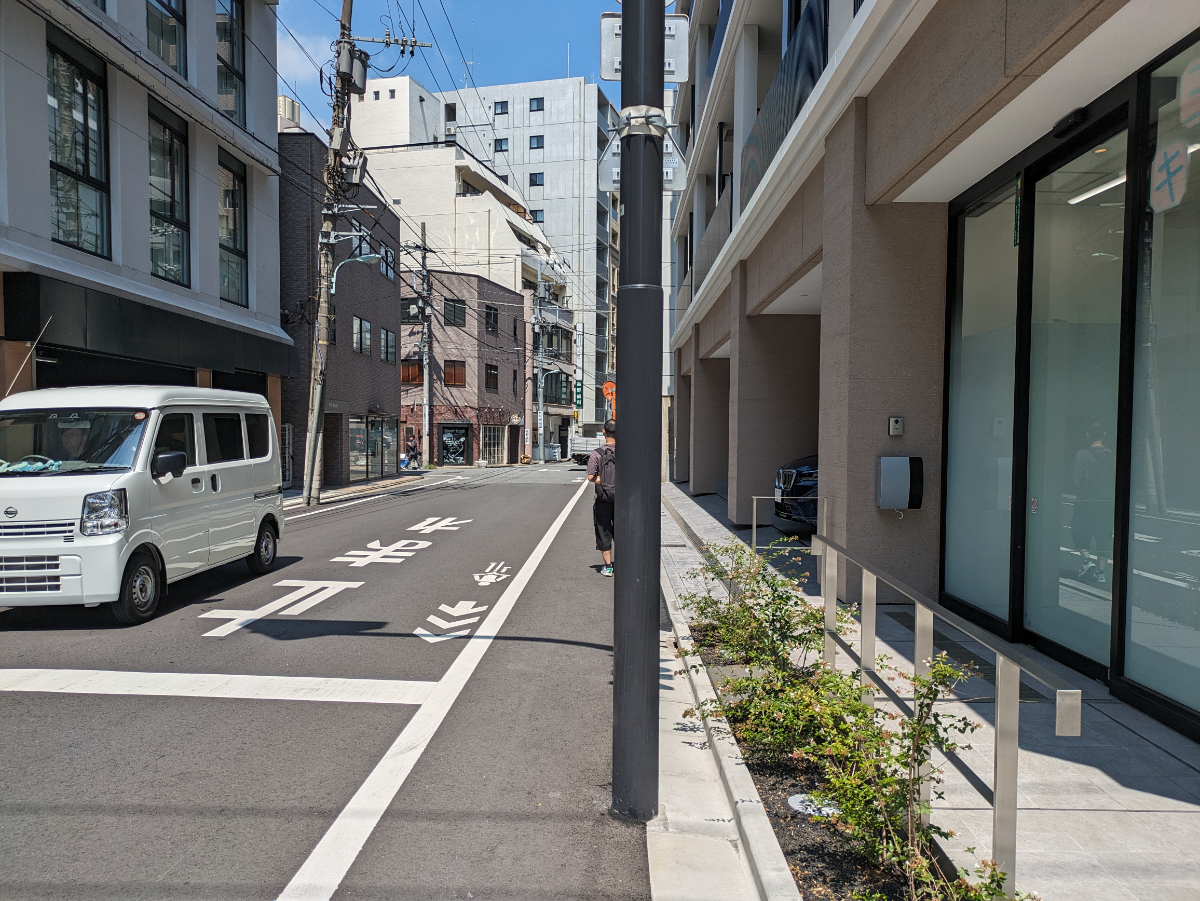 v20251008150721/fresh/building/J00100609256_2